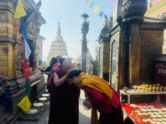 འཕགས་ཤིང་རི་རྩེ་ནས་སྙེ་ཤང་བླ་མར་མཇལ་བ།